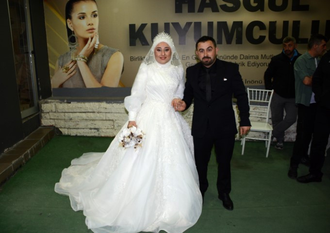 Damada takı töreninde ilginç hediye