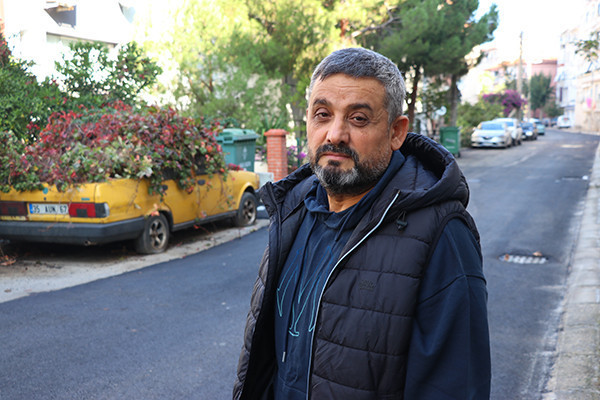 Bu otomobil 8 yıldır park halinde: Sarmaşıklarla kaplandı | Gören şaştı: Kaderini bekliyor