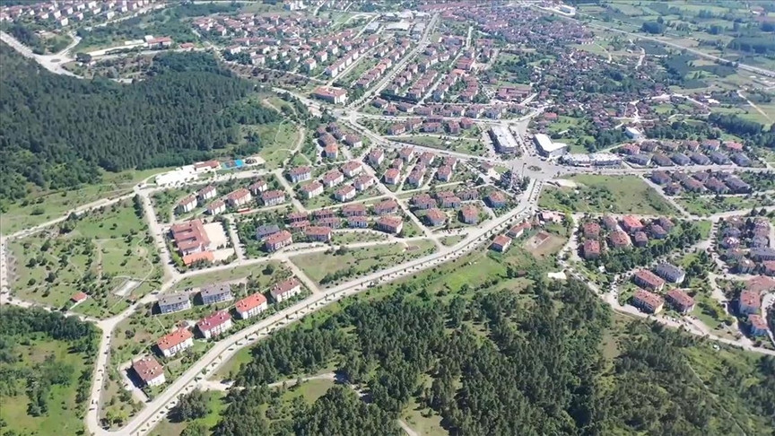 En aktif fay hatlarının üzerinde dedi ve o ilimizi işaret etti