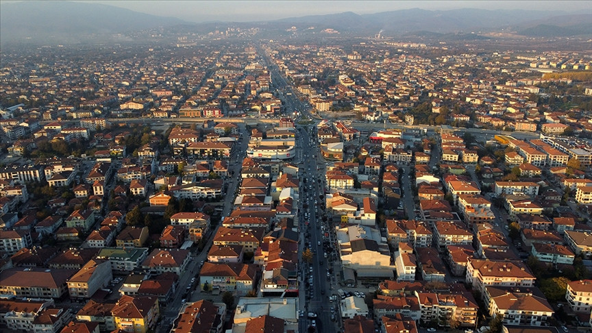 En aktif fay hatlarının üzerinde dedi ve o ilimizi işaret etti