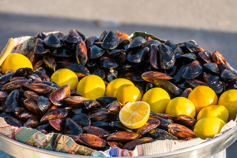 Bir tanesi bile zehirlemek için yeterli Aynı tezgahtan binlerce kişi yedi neden sadece onlar etkilendi Bir tanesi bile zehirlemek için yeterli Aynı tezgahtan binlerce kişi yedi neden sadece onlar etkilendi