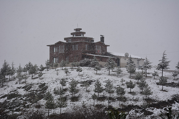 Kar yağışı başladı: Her yer beyaza büründü İstanbulun yanı başındaki ilimize de kar yağdı