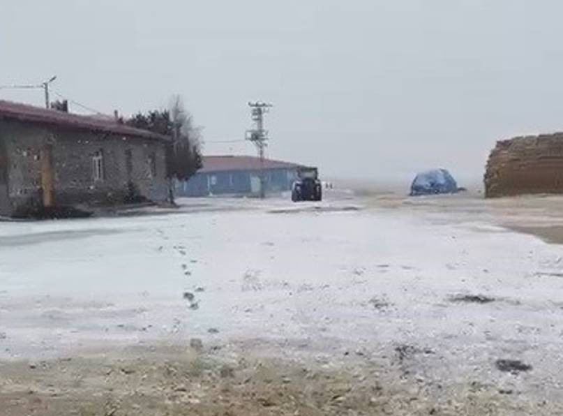 Birçok ilde kar sürprizi Yollar kapandı... Her yer beyaza büründü, hava sıcaklığı sıfırın altına indi Birçok ilde kar sürprizi Yollar kapandı... Her yer beyaza büründü, hava sıcaklığı sıfırın altına indi