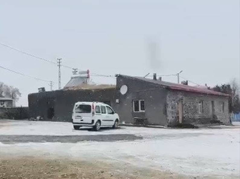 Birçok ilde kar sürprizi Yollar kapandı... Her yer beyaza büründü, hava sıcaklığı sıfırın altına indi Birçok ilde kar sürprizi Yollar kapandı... Her yer beyaza büründü, hava sıcaklığı sıfırın altına indi