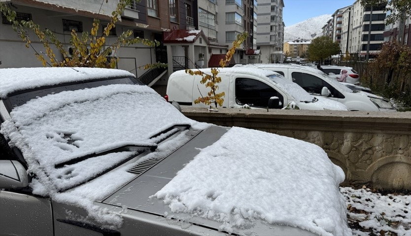 Birçok ilde kar sürprizi Yollar kapandı... Her yer beyaza büründü, hava sıcaklığı sıfırın altına indi Birçok ilde kar sürprizi Yollar kapandı... Her yer beyaza büründü, hava sıcaklığı sıfırın altına indi