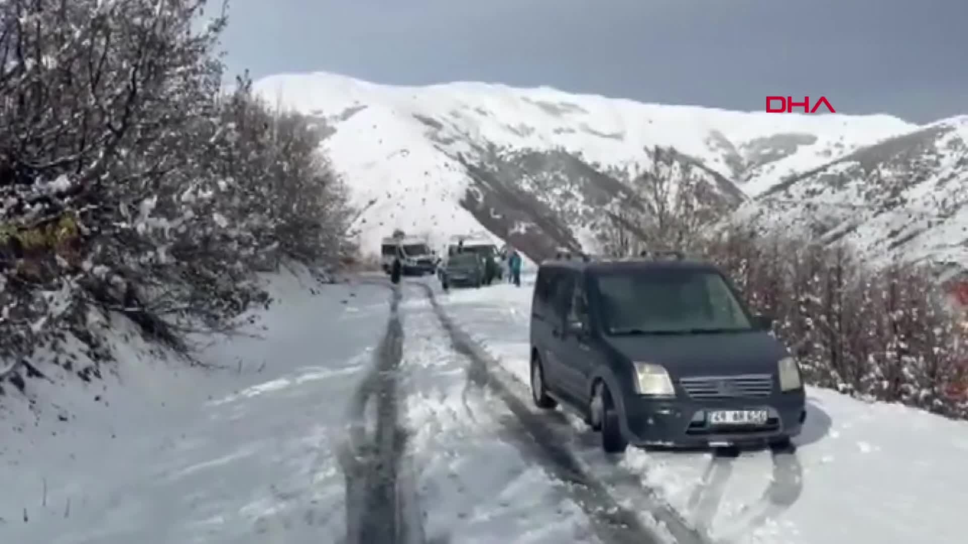 Birçok ilde kar sürprizi Yollar kapandı... Her yer beyaza büründü, hava sıcaklığı sıfırın altına indi Birçok ilde kar sürprizi Yollar kapandı... Her yer beyaza büründü, hava sıcaklığı sıfırın altına indi