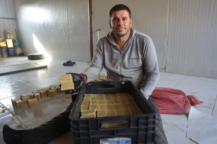 Faydaları saymakla bitmiyor... Binbir emekle üretiyorlar Kilosu 2 bin liraya kadar çıkıyor