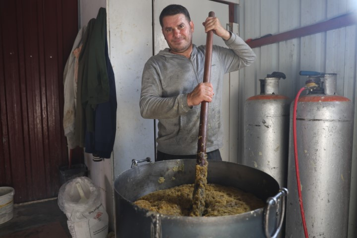 Faydaları saymakla bitmiyor... Binbir emekle üretiyorlar Kilosu 2 bin liraya kadar çıkıyor