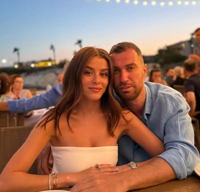 İLAYDA BANA BENZİYOR İLAYDA BANA BENZİYOR