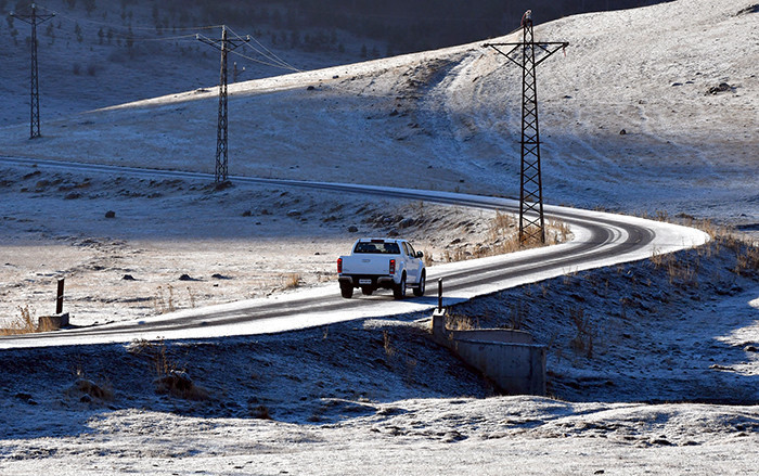 Kar kalınlığı 1 metreyi aştı: Kar küreme çalışmaları devam ediyor