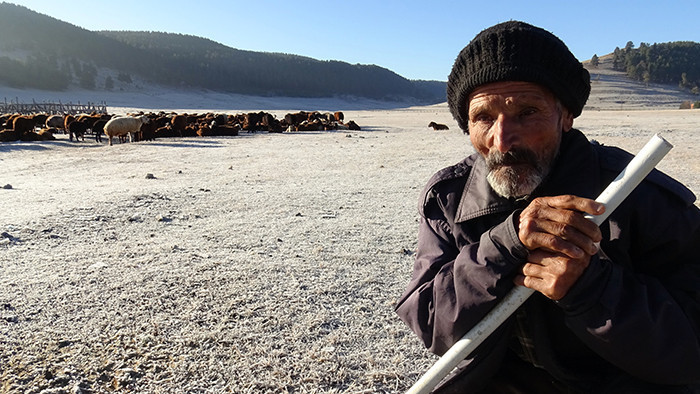 Kar kalınlığı 1 metreyi aştı: Kar küreme çalışmaları devam ediyor
