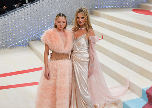 Daha doğduğu gün annesi ona en güzel mirası bıraktı