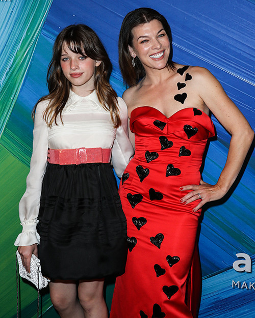 ANNESİ GİBİ HEM MODA HEM SİNEMA DÜNYASINA ADIM ATTI