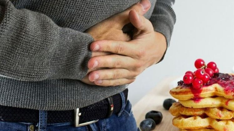 Hamburger ve midye yiyen 4 kişi hastaneye kaldırıldı