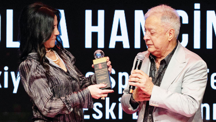 Tolga Han: Gizli gizli dans ederdik