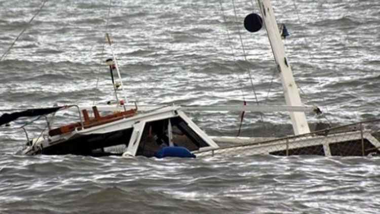 Tekne alabora oldu: 64 kişi kayıp