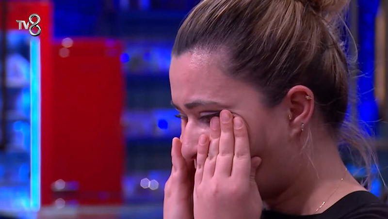 MASTERCHEF KİM ELENDİ, SON BÖLÜM KİM GİTTİ Dün akşam (19 Kasım) MasterChef eleme gecesinde kim veda etti, Eylül mü, Murat Can mı elendi Şefler kararını açıklayınca gözyaşları sel oldu İşte bu hafta MasterChefte elenen yarışmacı MASTERCHEF KİM ELENDİ, SON BÖLÜM KİM GİTTİ Dün akşam (19 Kasım) MasterChef eleme gecesinde kim veda etti, Eylül mü, Murat Can mı elendi Şefler kararını açıklayınca gözyaşları sel oldu İşte bu hafta MasterChefte elenen yarışmacı