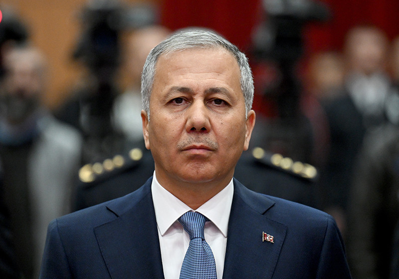 Bakan Yerlikaya: 687 düzensiz göçmen yakalandı