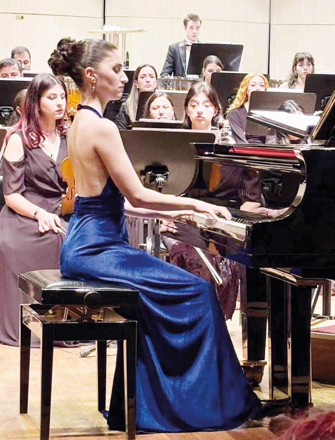 Yaprak Dökümünün Caneriydi... Ünlü oyuncunun mutlu günü