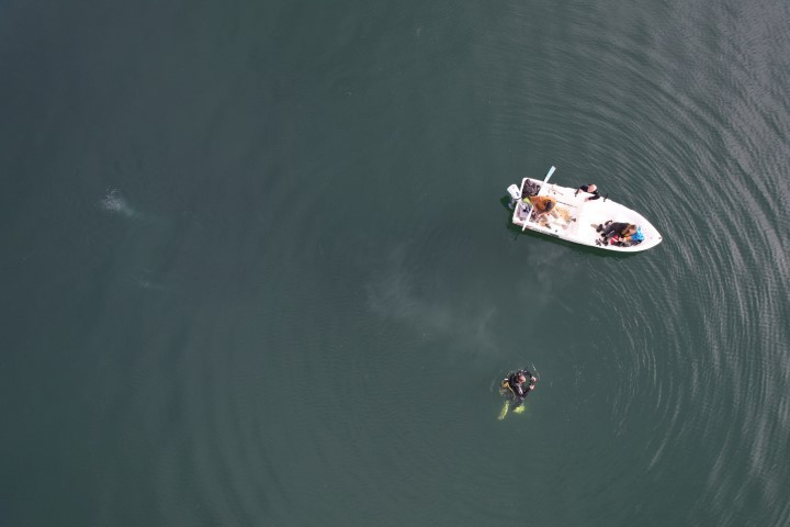 Gölün dibine dalındı | Uzman isimden çarpıcı deprem açıklaması Gölün dibine dalındı | Uzman isimden çarpıcı deprem açıklaması