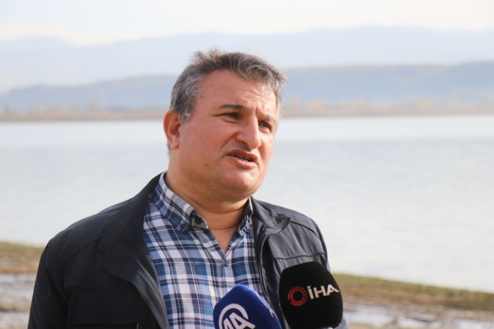 Gölün dibine dalındı | Uzman isimden çarpıcı deprem açıklaması Gölün dibine dalındı | Uzman isimden çarpıcı deprem açıklaması