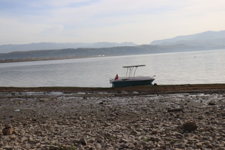 Gölün dibine dalındı | Uzman isimden çarpıcı deprem açıklaması Gölün dibine dalındı | Uzman isimden çarpıcı deprem açıklaması