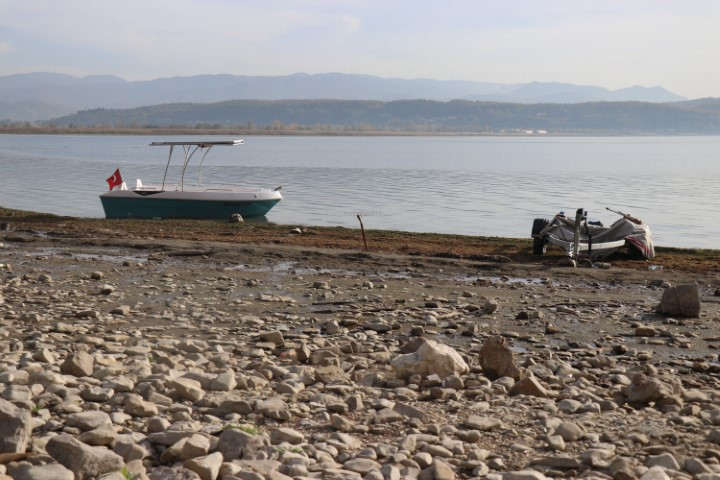 Gölün dibine dalındı | Uzman isimden çarpıcı deprem açıklaması Gölün dibine dalındı | Uzman isimden çarpıcı deprem açıklaması