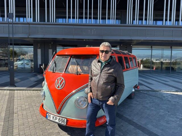 Dünyada çok nadir bulunan bir model | Bu araç Türkiyede tek Yurt dışında 120 bin euroya satılıyor Dünyada çok nadir bulunan bir model | Bu araç Türkiyede tek Yurt dışında 120 bin euroya satılıyor