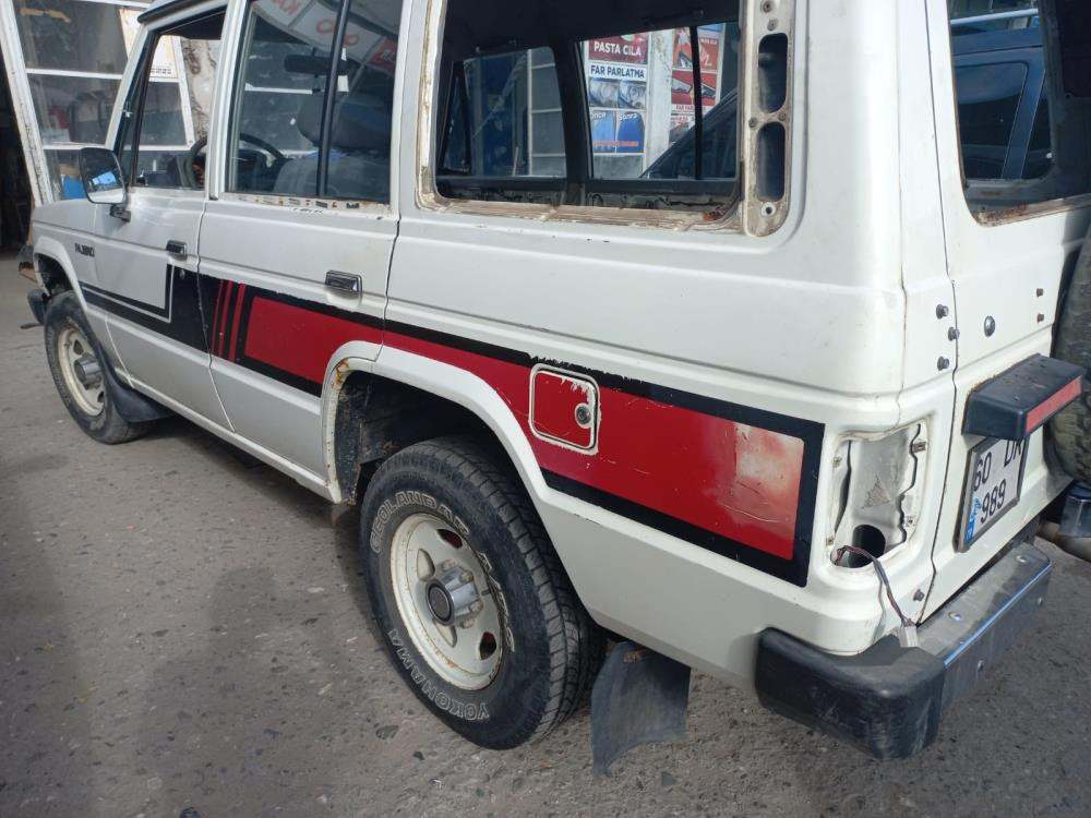 Süper valinin oğlu yolda yürürken gördüğü aracı hemen satın aldı Makam arabası olarak kullanacağım