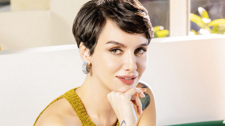 Birce Akalay'ın ehliyetine el koyuldu