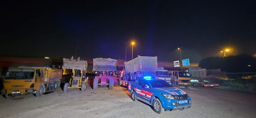 Yazıklar olsun Bölgeye gelip kamyonlarla götürüyorlar... Jandarma suçüstü yakaladı; ekipler artık 7/24 nöbet tutuyor