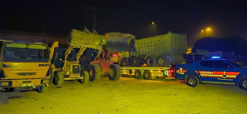 Yazıklar olsun Bölgeye gelip kamyonlarla götürüyorlar... Jandarma suçüstü yakaladı; ekipler artık 7/24 nöbet tutuyor