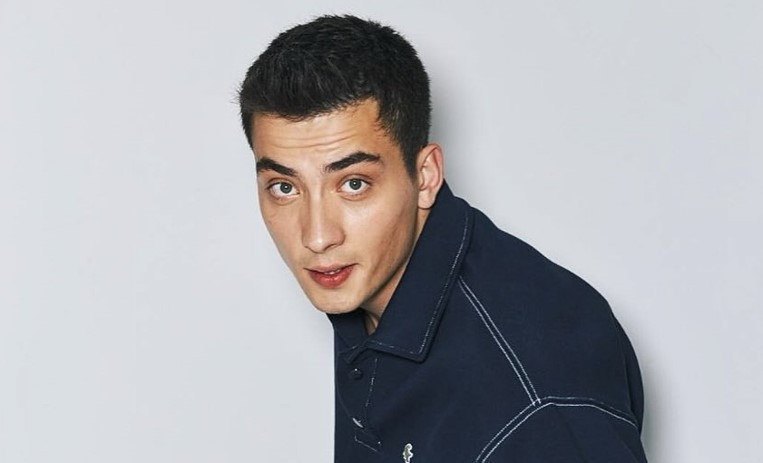 Sen yakışıklıymışsın Atakan Uzak Şehir’in Kaya’sı Atakan Özkaya aldığı en ilginç yorumu açıkladı