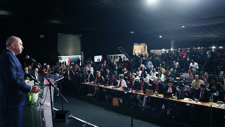 Cumhurbaşkanı Erdoğan'ın basın toplantısına gazetecilerden yoğun ilgi