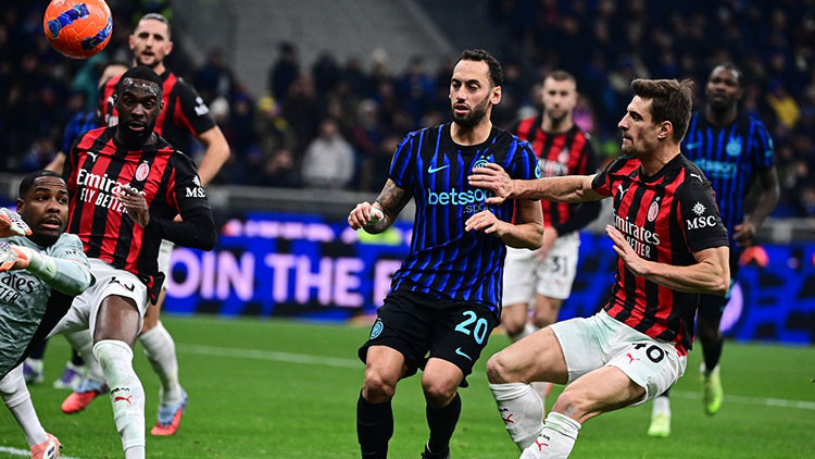 Serie A'da Milano derbisini Milan, tek golle kazandı! Hakan Çalhanoğlu...