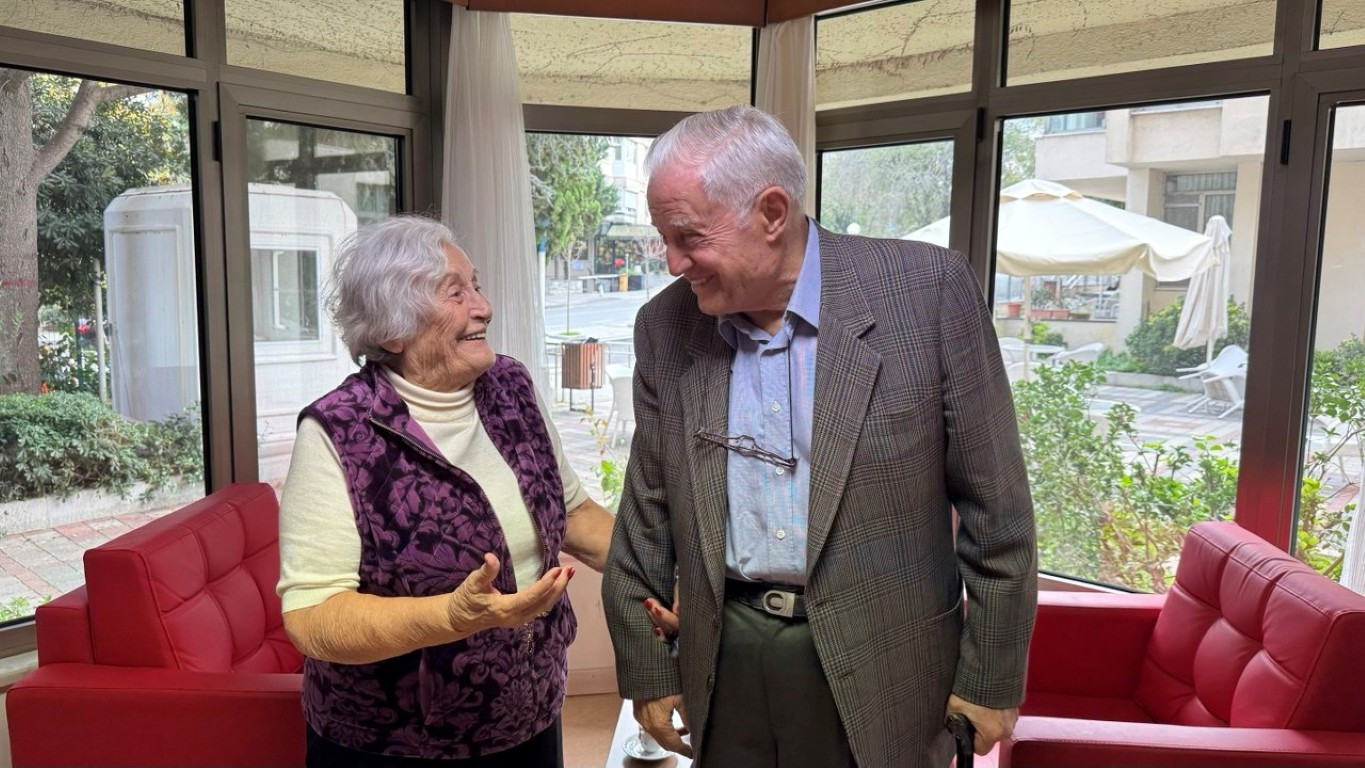 Tesadüfün böylesi: Yolları 70 yıl sonra huzurevinde kesişti... Oğlum, diyorum başka da bir şey demiyorum