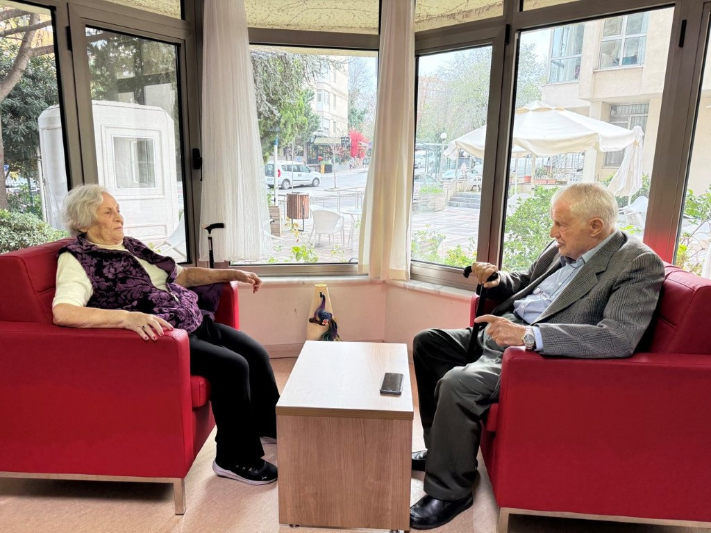 Tesadüfün böylesi: Yolları 70 yıl sonra huzurevinde kesişti... Oğlum, diyorum başka da bir şey demiyorum