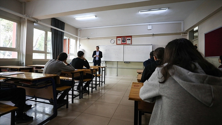 15 BİN ÖĞRETMEN GÖREVE NE ZAMAN BAŞLAYACAK