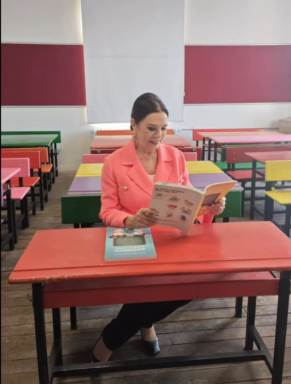 Annemin öğretmen çıktığı ev… Arkamdaki bu odada ben de kaldım