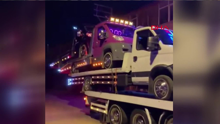 Oto kurtarıcıdan 'pes' dedirten şov! Görüntüler sonrası polis ceza kesti