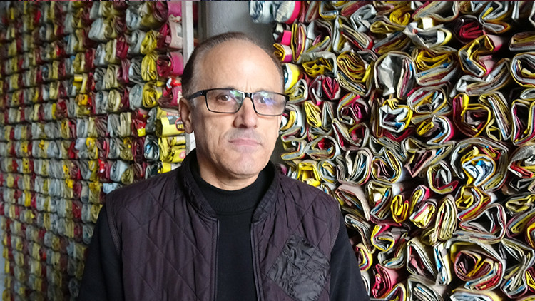 Müşteriler ne tükettiğini bilsin diye paketleri sergiliyor! | 'Satın almak isteyenler oldu ama satmayacağım'