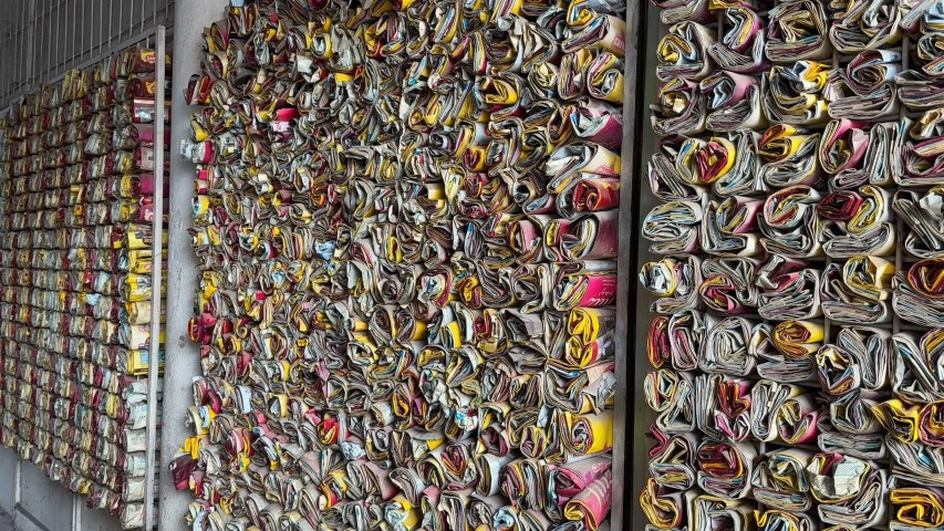 Müşteriler ne tükettiğini bilsin diye paketleri sergiliyor | Satın almak isteyenler oldu ama satmayacağım