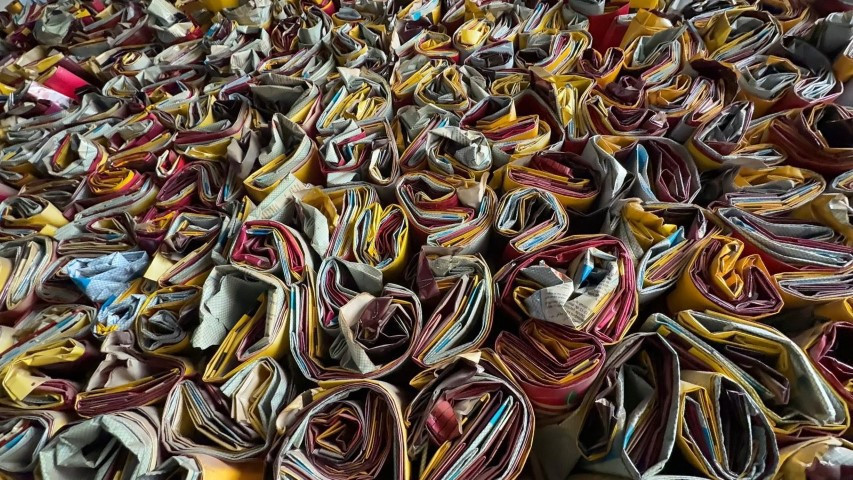 Müşteriler ne tükettiğini bilsin diye paketleri sergiliyor | Satın almak isteyenler oldu ama satmayacağım