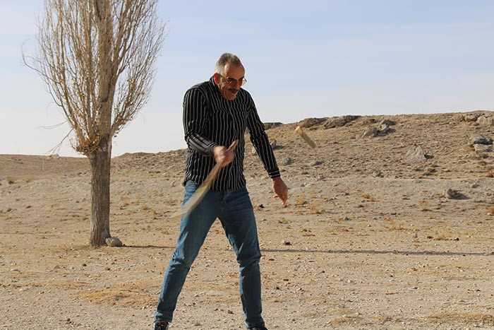 Köy meydanında toplanıp böyle stres atıyorlar Çocuklara örnek olmak için yapıyoruz