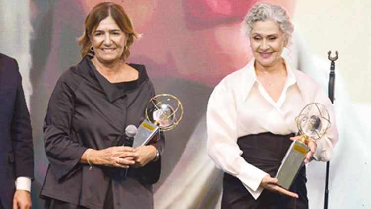 Ödül gecesinde Uzak Şehir fırtınası!