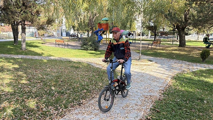 Sokakta gördü hemen aldı: Omzundan düşürmüyor Türkiye’nin 65 ilini beraber gezdik Sokakta gördü hemen aldı: Omzundan düşürmüyor Türkiye’nin 65 ilini beraber gezdik