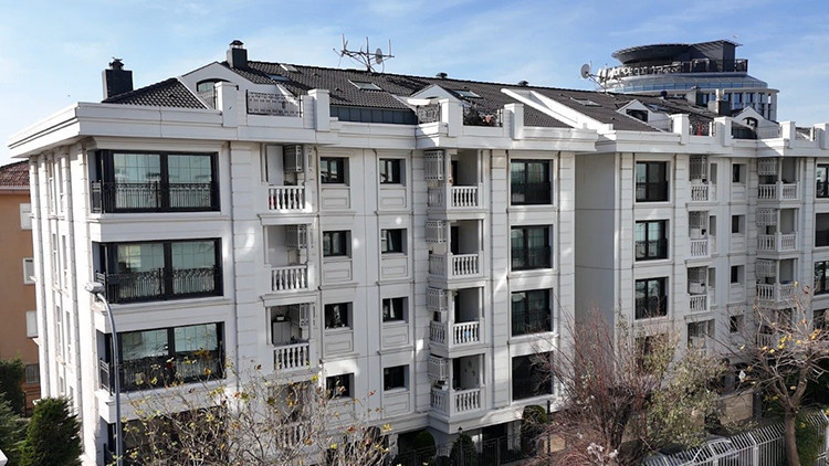 Kadıköy'deki lüks dairede kiracı krizi! 85 bin liralık eve ödediği para ev sahibini çileden çıkardı... 'Tente oyunuyla' satışı engelliyor