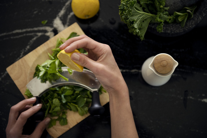 Bir tutam maydanozu limonla birlikte tüketin