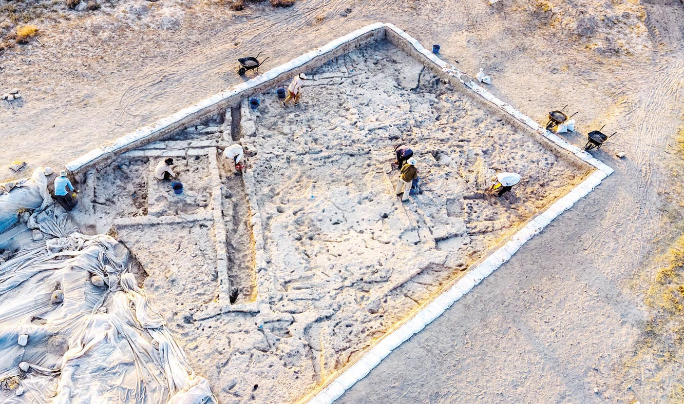 Canhasan’da 8 bin 500 yıllık obsidyen ayna bulundu... 10 bin yıllık sokak ortaya çıkarıldı