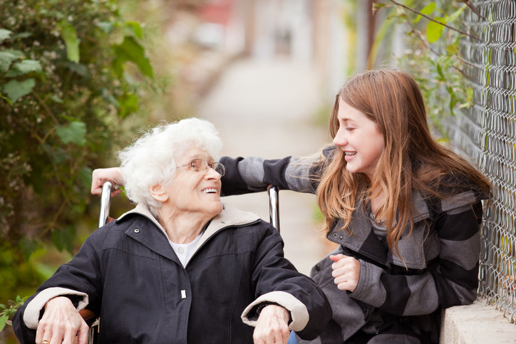 GENÇLERLE İÇ İÇE OLMAK ZİHNİ CANLI TUTUYOR